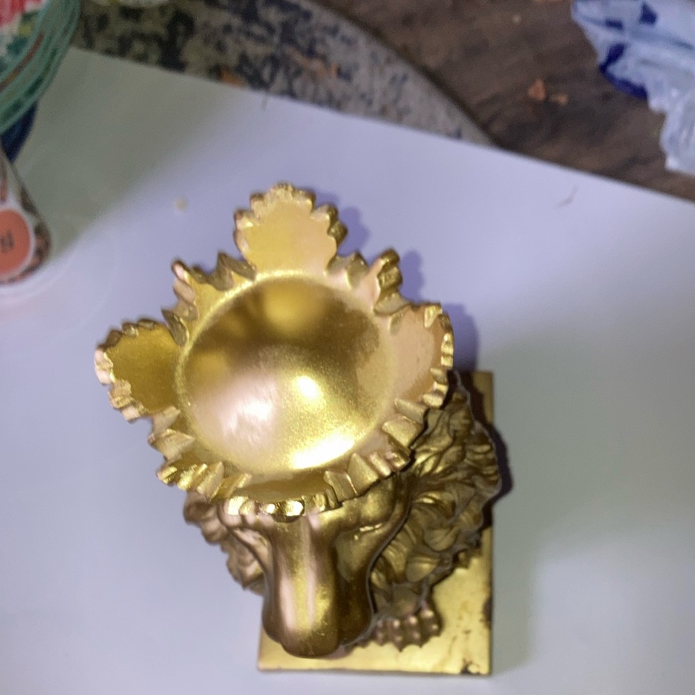Majestic Gold Lion Statue - Picture 5 of 5